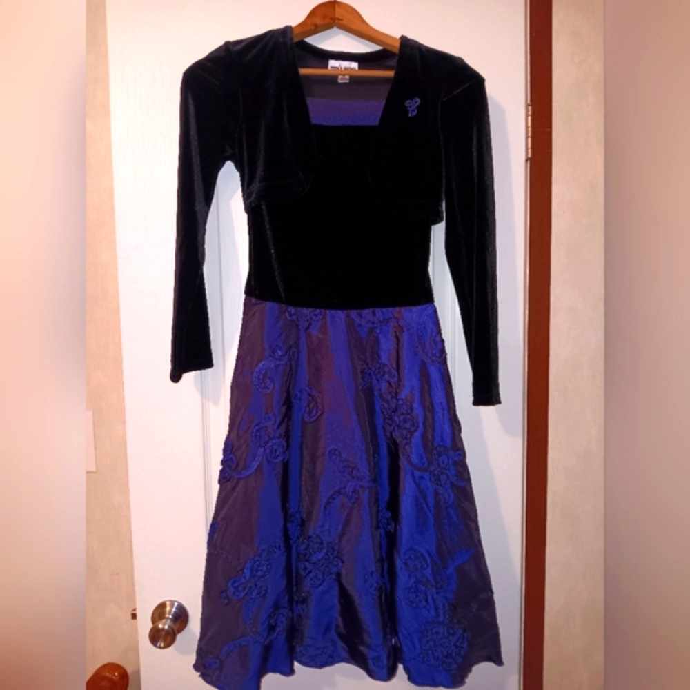 Amy's Closet Velvet Black and Purple Young Adult Size 16